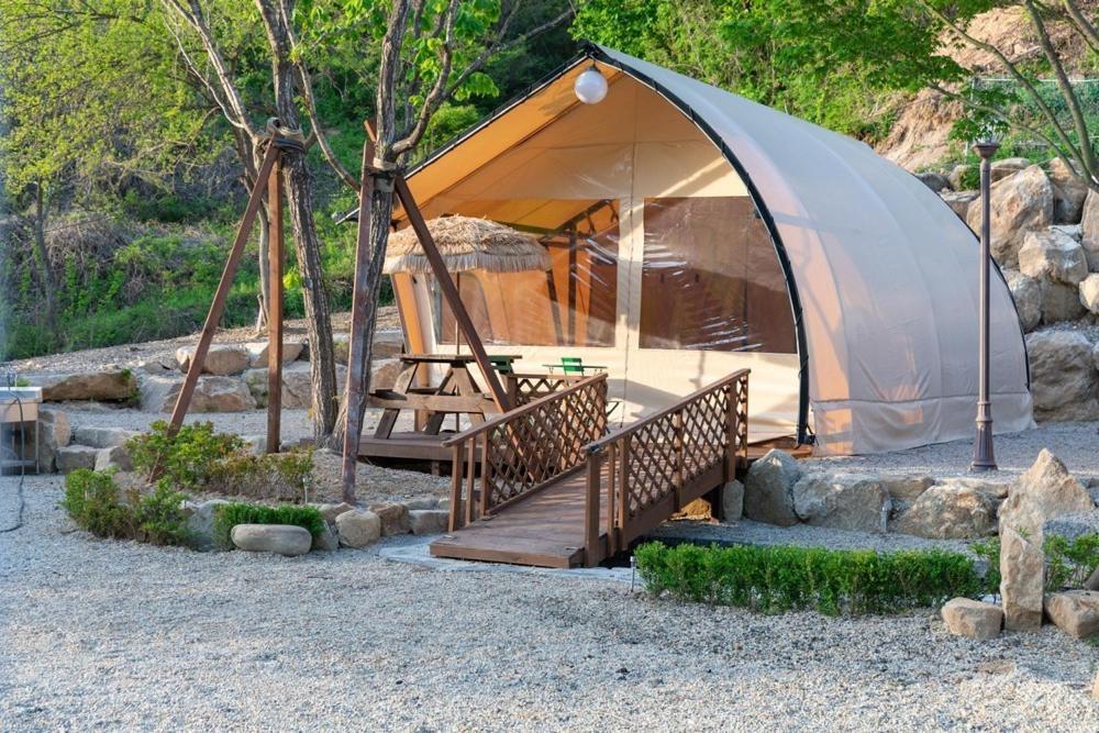 Inje Naerincheon Glamping Hotel Exterior photo